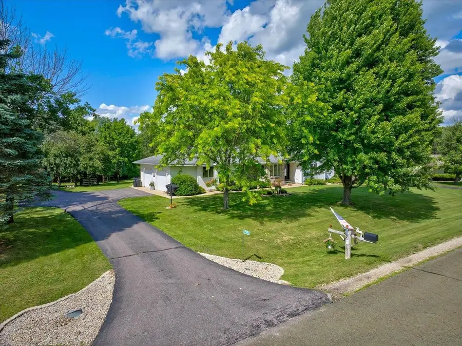 W7852 Donlin Drive, Pardeeville, WI 53954 - #2