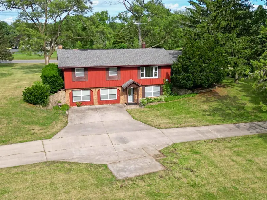 2410 E Oregon Trail, Janesville, WI 53546 - #3