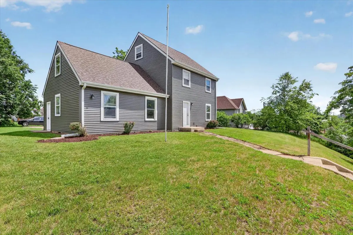 215 Roosevelt Avenue, Beloit, WI 53511 - #1