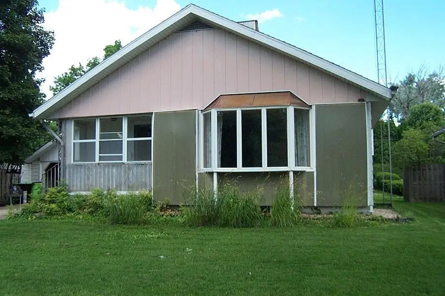 812 E Jefferson Street, Waupun, WI 53963 - #1