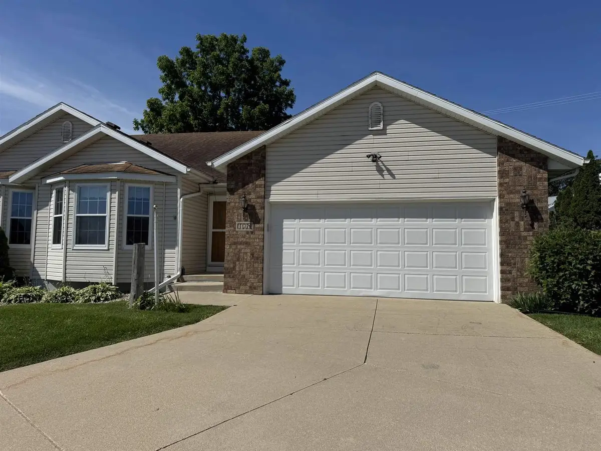 1002 N 2nd Street, Monroe, WI 53566 - #1