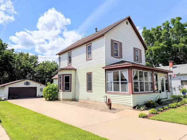 211 S Prairie Street, Prairie Du Chien, WI 53821