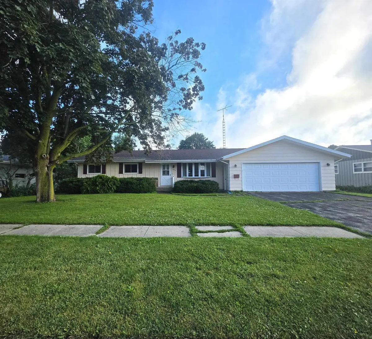 904 Pleasant Avenue, Waupun, WI 53963 - #1