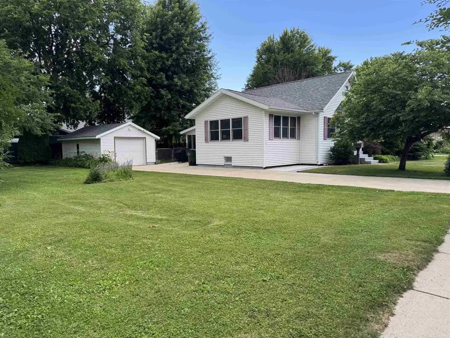 359 6th Street, Prairie Du Sac, WI 53578 - #3