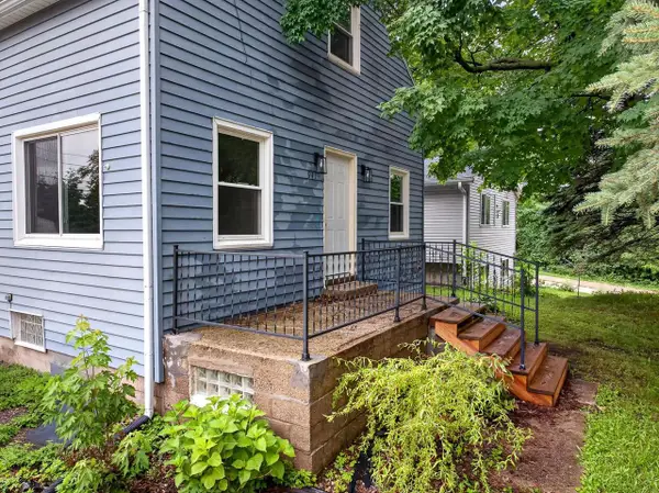 941 Ridgewood Way, Madison, WI 53713
