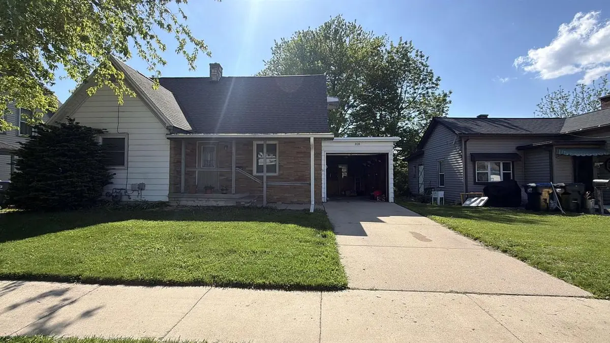 210 S Hubbard Street, Horicon, WI 53032 - #1