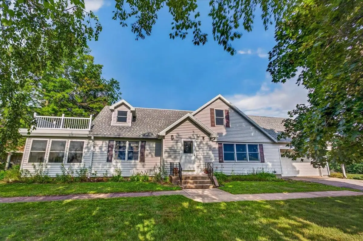 818 River Road, Deforest, WI 53532 - #1