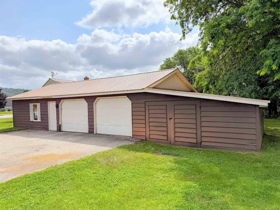 1733 S Marquette Road, Prairie Du Chien, WI 53821 - #3