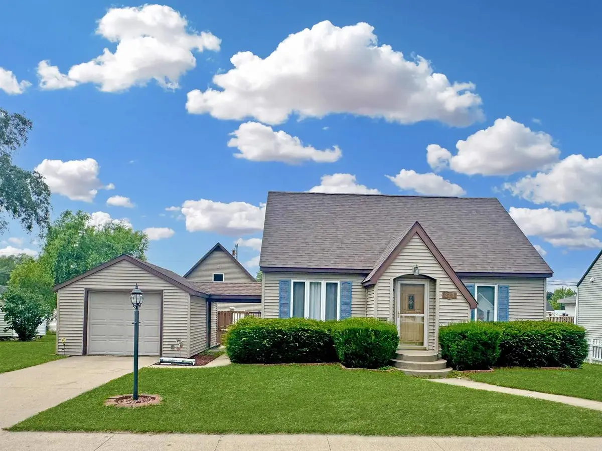 323 S Ohio Street, Prairie Du Chien, WI 53821 - #1