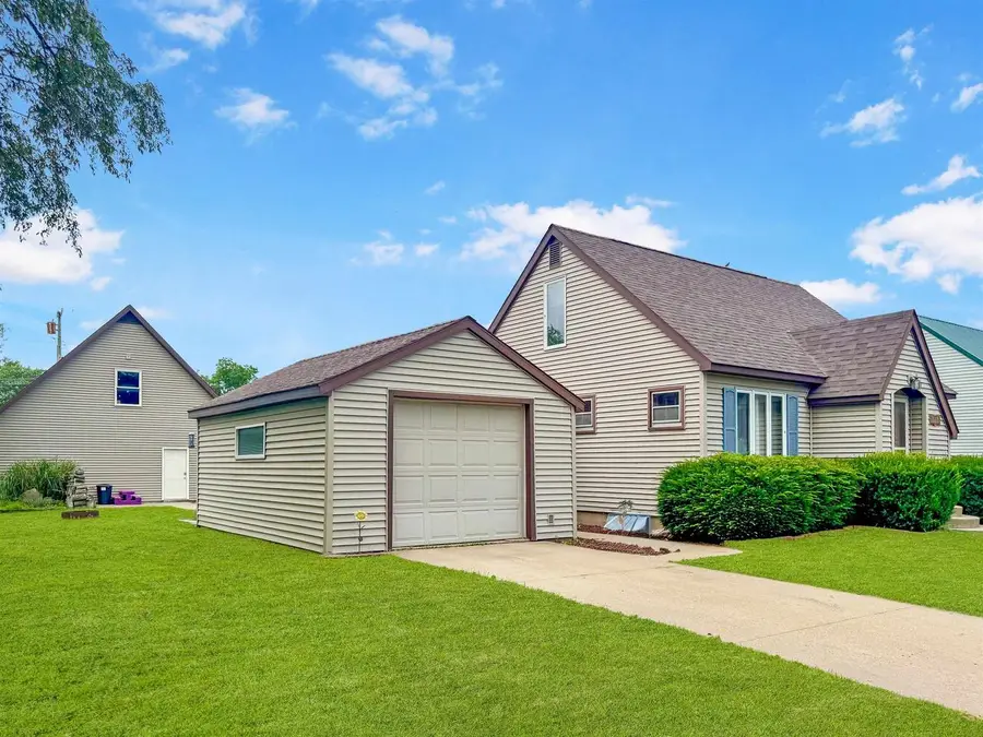 323 S Ohio Street, Prairie Du Chien, WI 53821 - #2