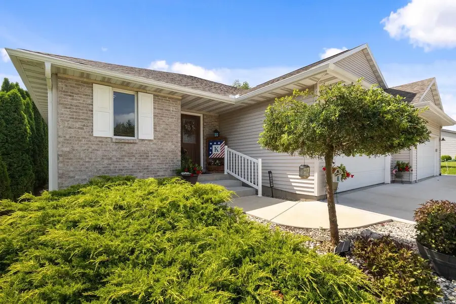 1043 N Wuthering Hills Drive, Janesville, WI 53546 - #3