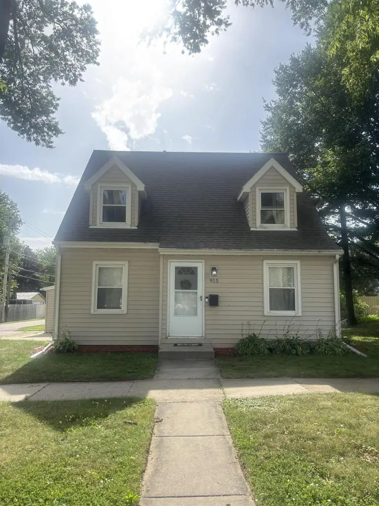 915 West Street, Baraboo, WI 53913 - #1