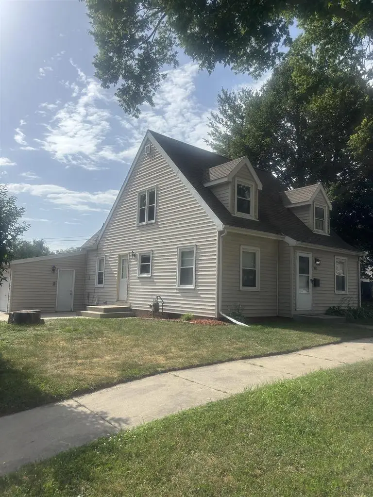 915 West Street, Baraboo, WI 53913 - #2