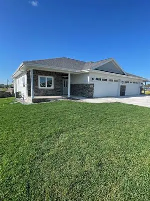 825-827 Vineyard Court, Cambridge, WI 53523 - #1