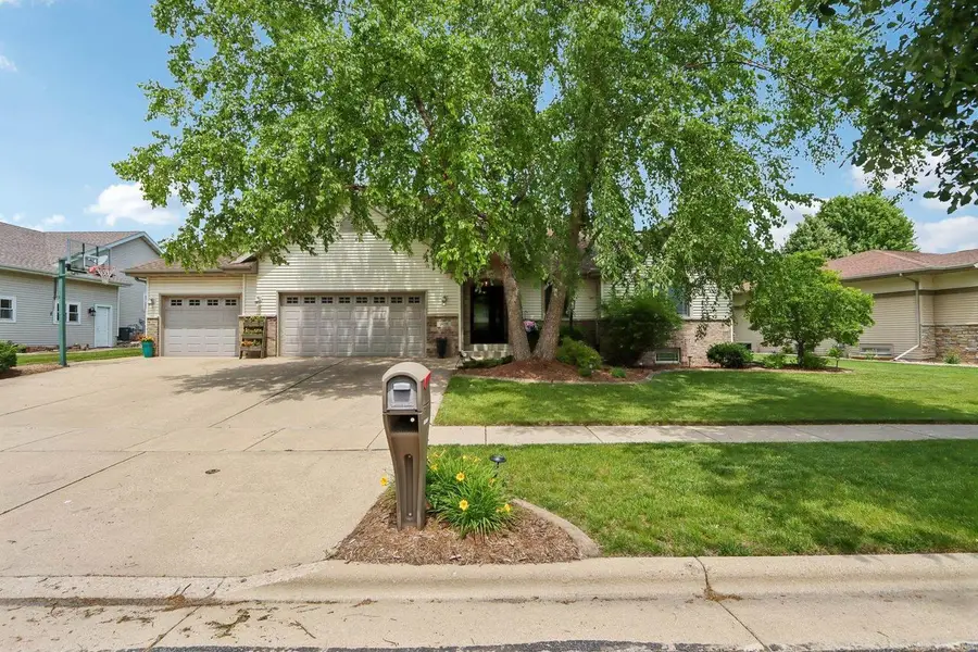 305 Lindsay Way, Cottage Grove, WI 53527 - #2