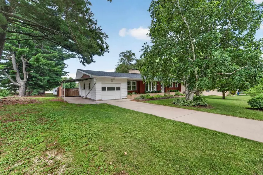 615 Village Drive, Belleville, WI 53508 - #2