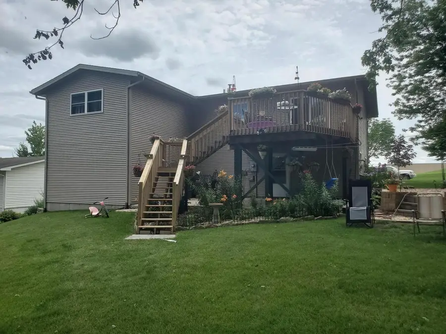 614 W Washington Street, Dodgeville, WI 53553 - #2
