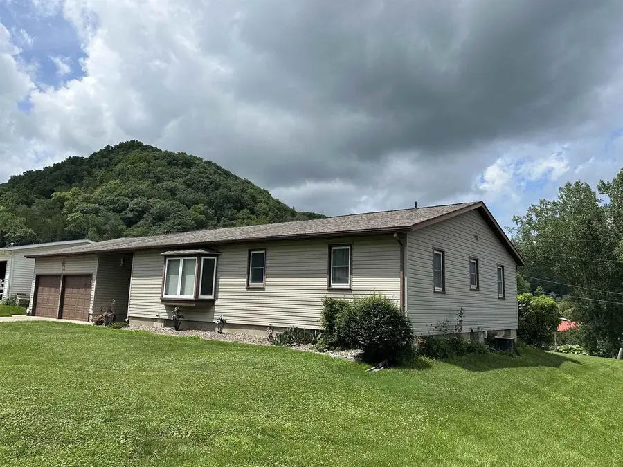 1440 Westgate Drive, Lansing, IA 52151 - #3