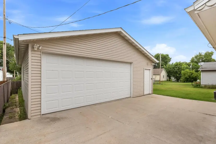 418 Grant Street, Beaver Dam, WI 53916 - #2