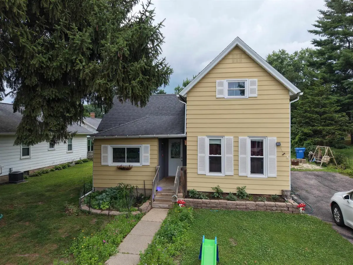 611 9th Street, Baraboo, WI 53913 - #1