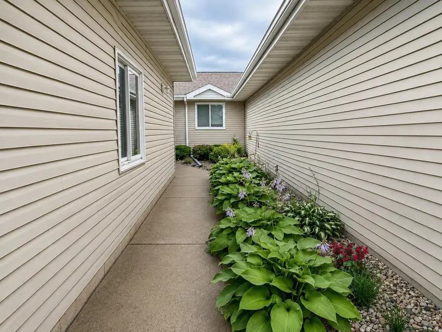 726 Kensington Square #726, Stoughton, WI 53589 - #3