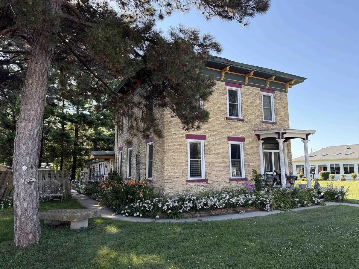 1009 W 3rd Avenue, Brodhead, WI 53520 - #1