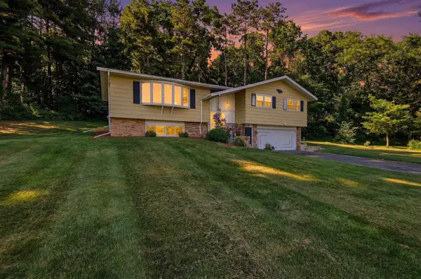 527 Peerless Road, Belleville, WI 53508