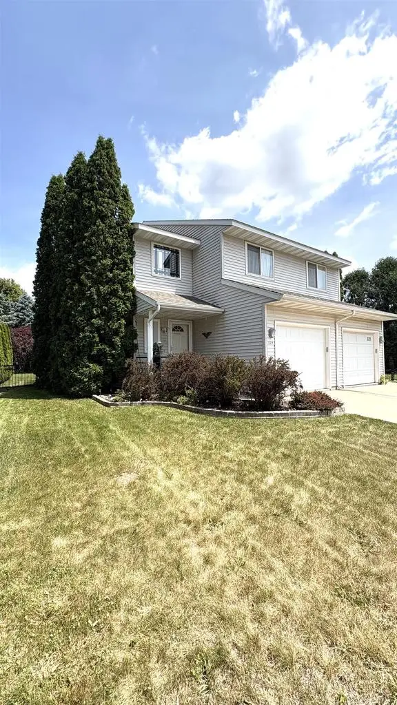 529 Kings Lynn Road, Stoughton, WI 53589 - #1