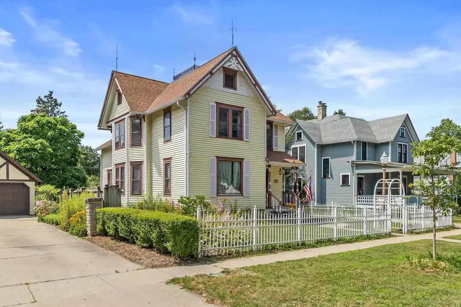 408 S Main Street, Fort Atkinson, WI 53538 - #3