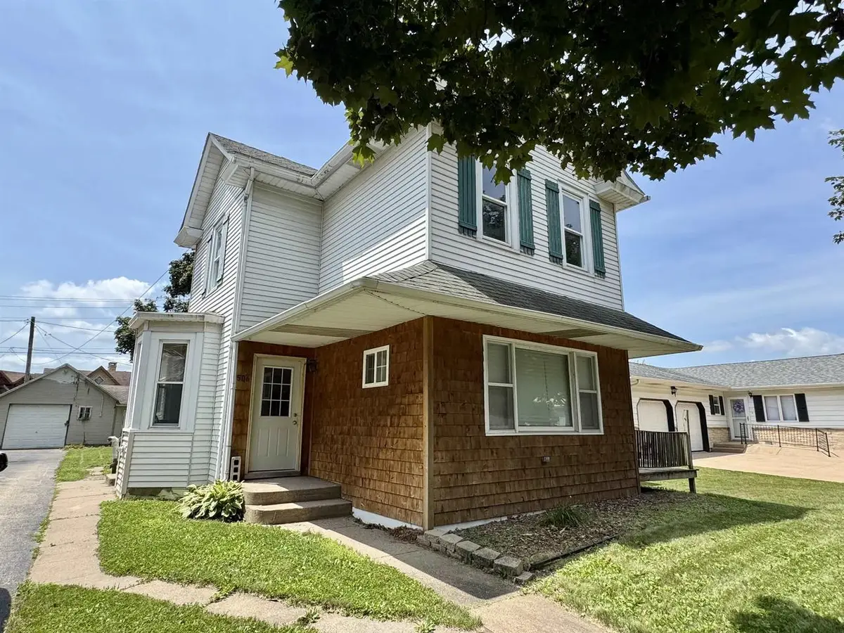 506 W Amelia Street, Cassville, WI 53806 - #1