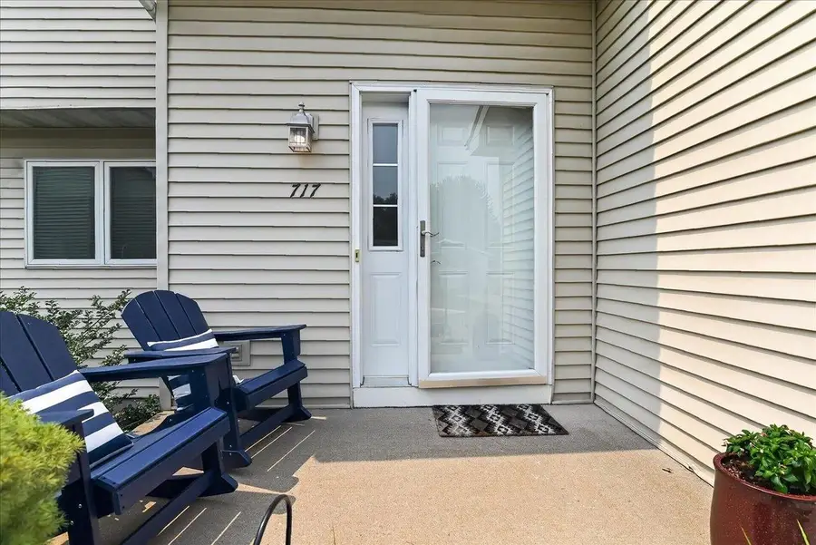 717 Diving Hawk Trail, Madison, WI 53713 - #3