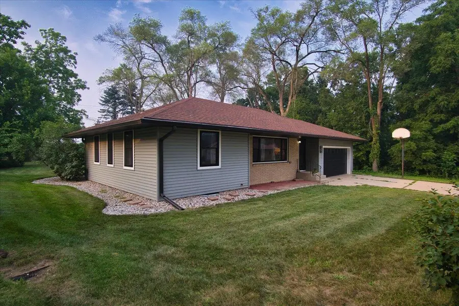 214 Breezy Point Drive, Pardeeville, WI 53954 - #2