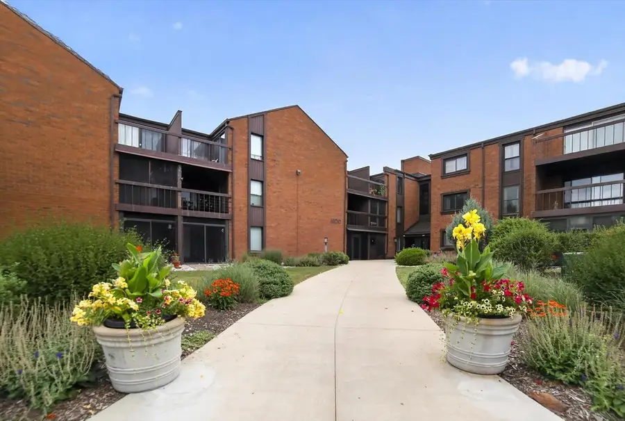 6100 W Stonehedge Drive #209, Greenfield, WI 53220 - #3