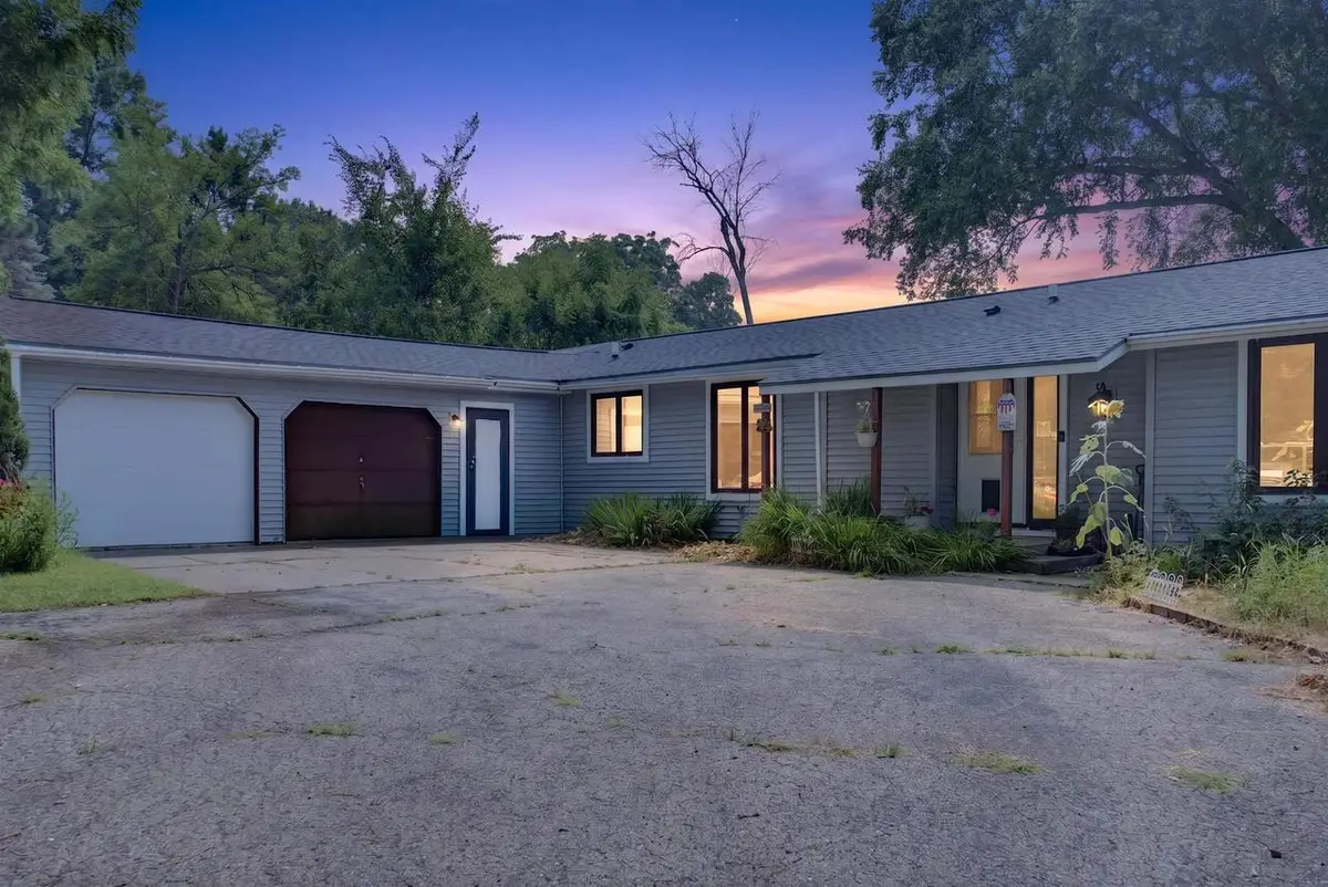 N6637 Meadowview Drive, Pardeeville, WI 53954 - #1