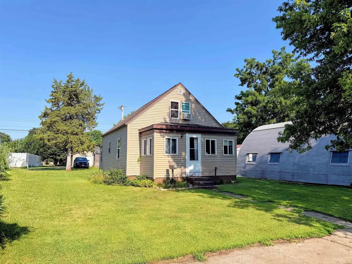 619 N Michigan Street, Prairie Du Chien, WI 53821 - #1