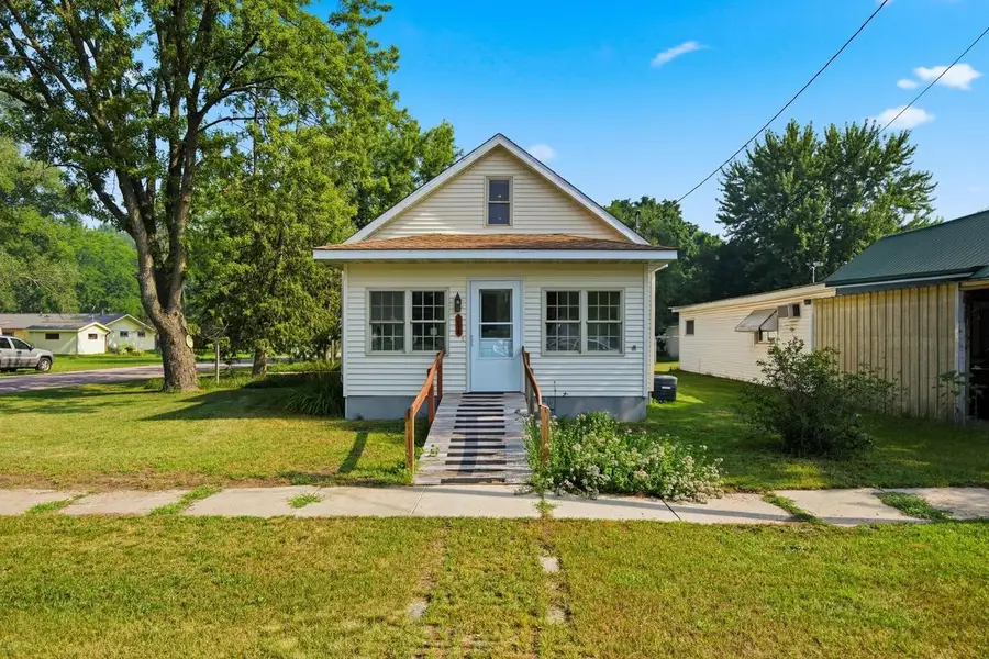358 W Richland Street, Lone Rock, WI 53556 - #3