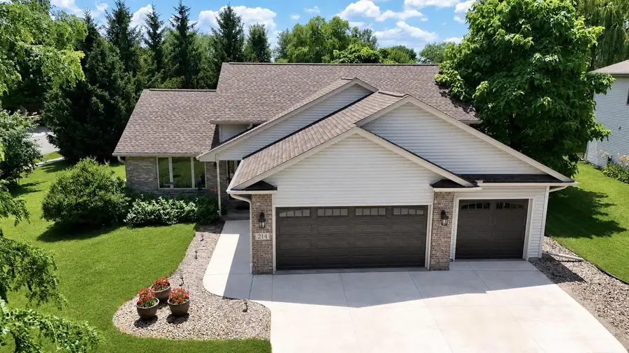 214 Coyle Parkway, Cottage Grove, WI 53527 - #2