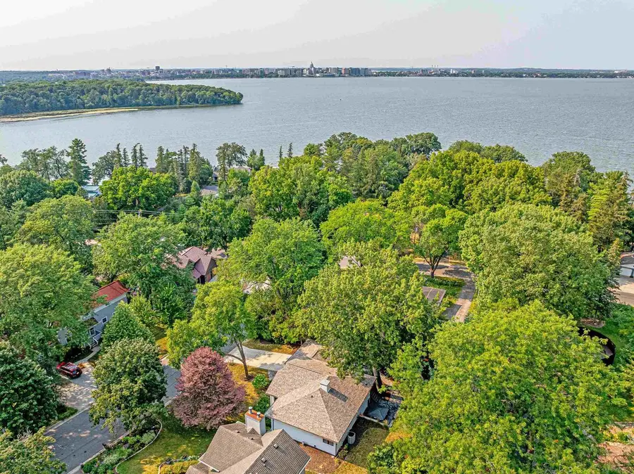 5405 GREENLEAF Drive, Madison, WI 53713 - #2