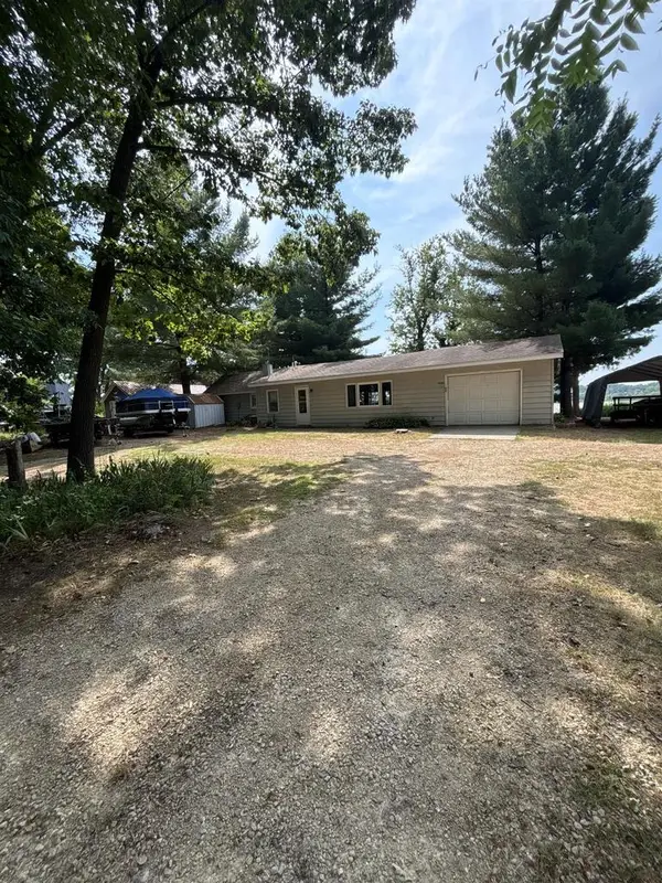 W5821 Lake Street, Packwaukee, WI 53953