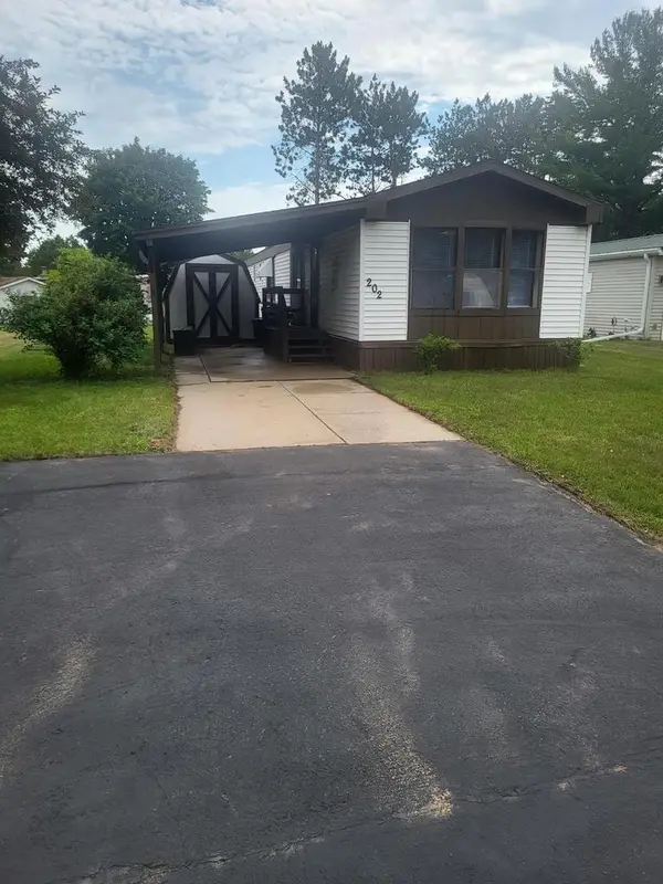 3325 Pierce Avenue #202, Marinette, WI 54143