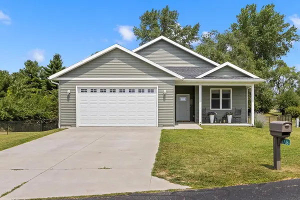 N6736 Clover Lane, Pardeeville, WI 53954