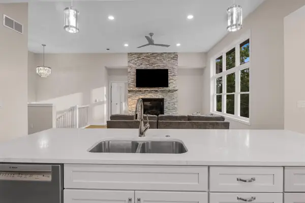 5611 N Vista, Janesville, WI 53548