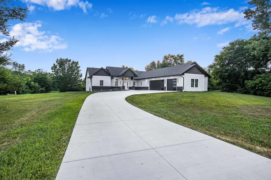 5611 N Vista, Janesville, WI 53548 - #2