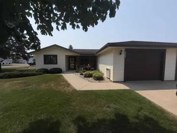 3004 S Petunia Lane, Beloit, WI 53511