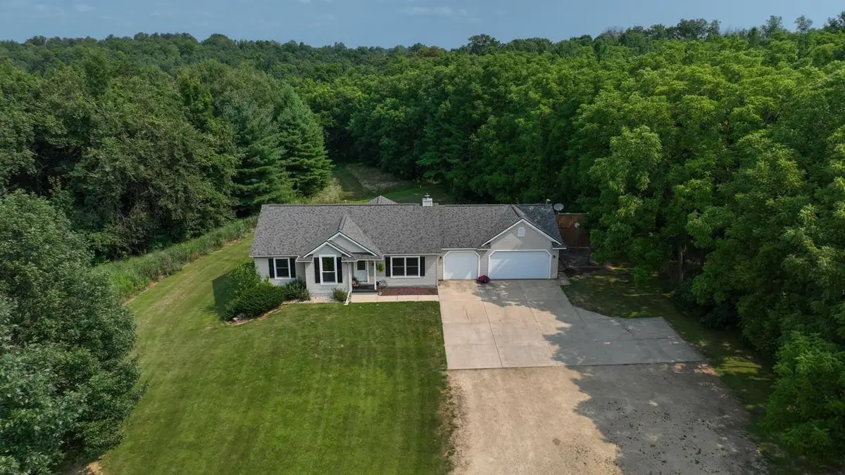 31380a Happy Hollow East Road, Cazenovia, WI 53924 - #1