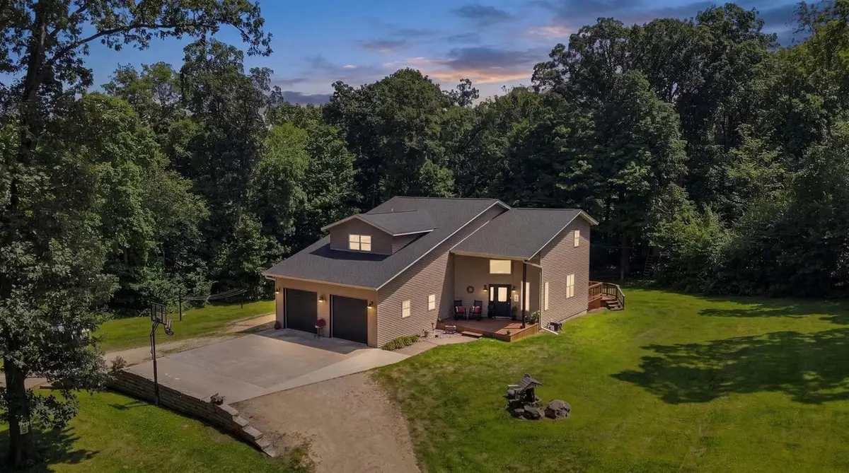 1884 W Timber Drive, Platteville, WI 53818 - #1