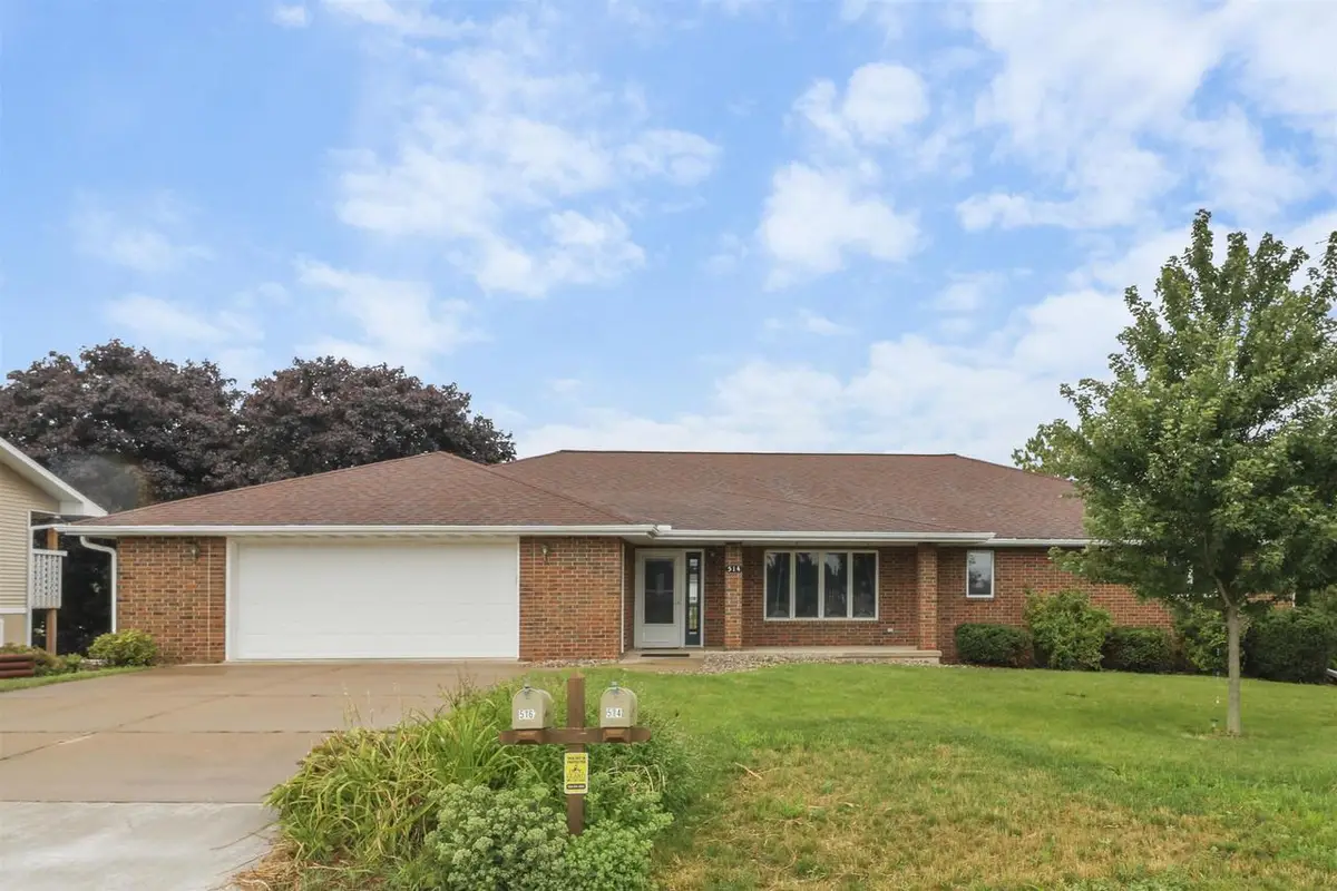 514 W Washington Street, Dodgeville, WI 53533 - #1