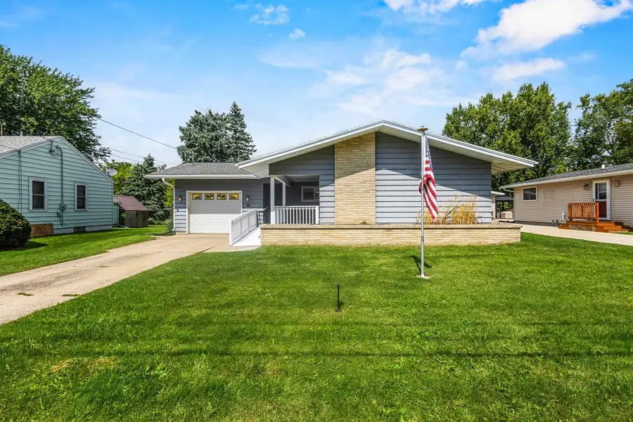 124 Wisconsin Street, Beaver Dam, WI 53916 - #2