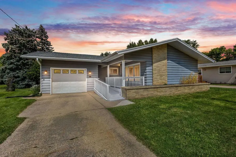 124 Wisconsin Street, Beaver Dam, WI 53916 - #3