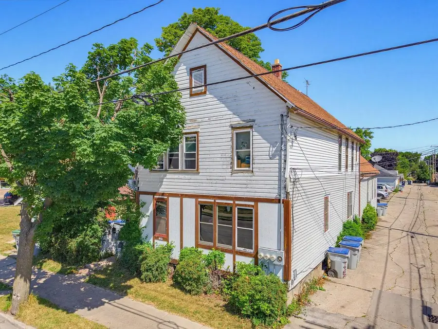 1222 W Cleveland Avenue, Milwaukee, WI 53215 - #2